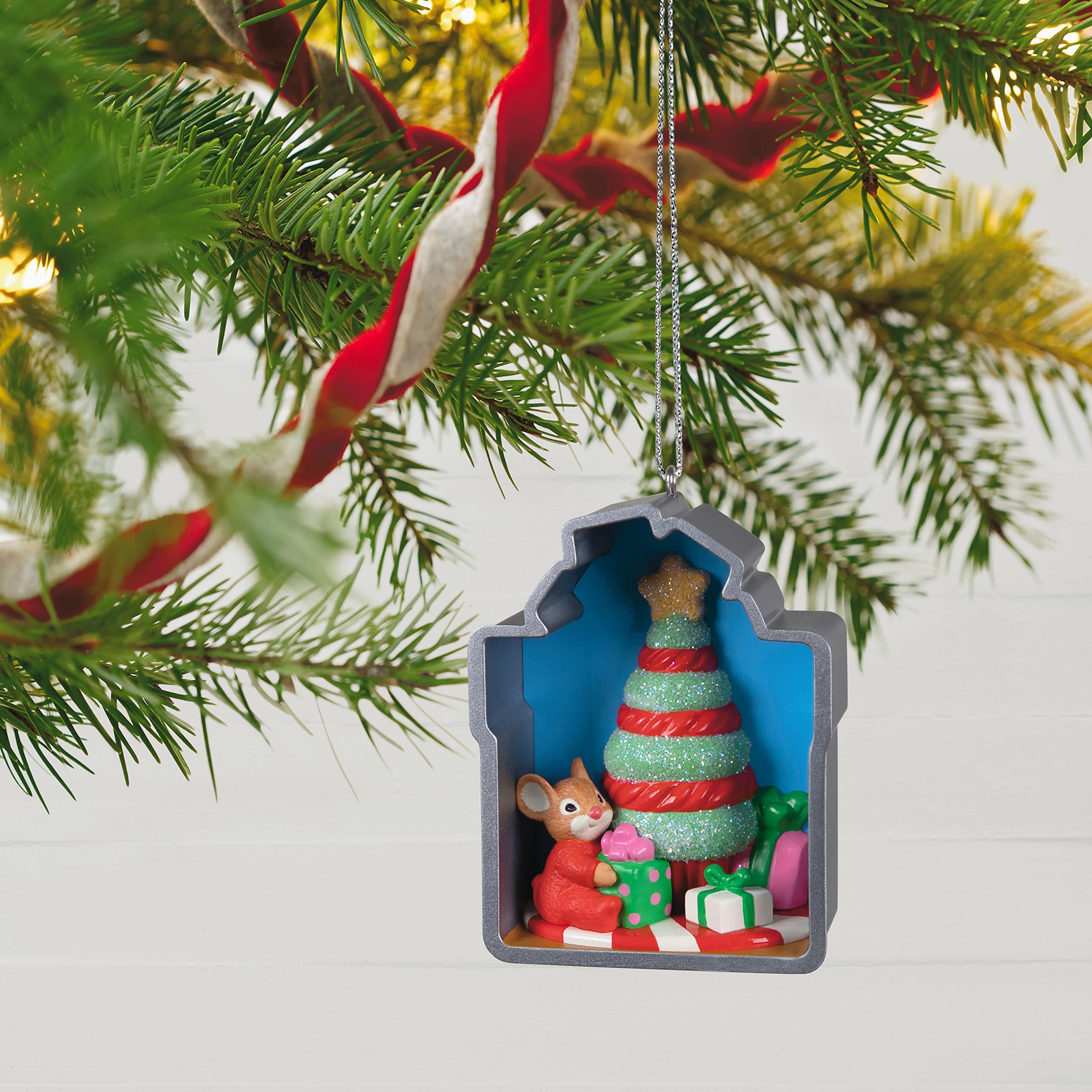 Hallmark Keepsake Christmas Ornament 2022, Present Cookie Cutter