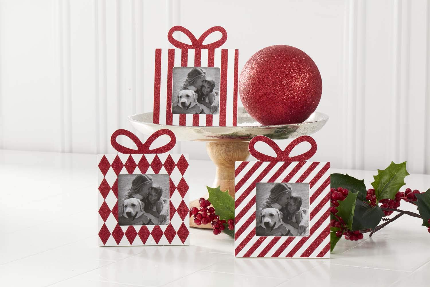 K&K Interiors Red Glitter Diamond Harlequin Gift Box Picture Frame