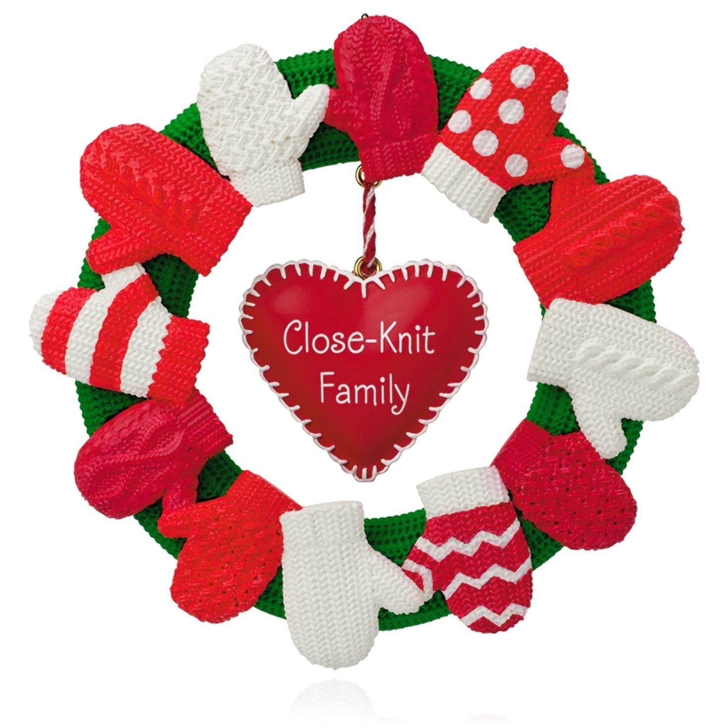 Hallmark Keepsake Ornament A Close-Knit Family Mitten Wreath 2015