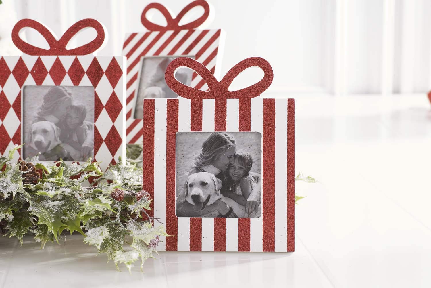 K&K Interiors Red Glitter Vertical Stripe Gift Box Picture Frame