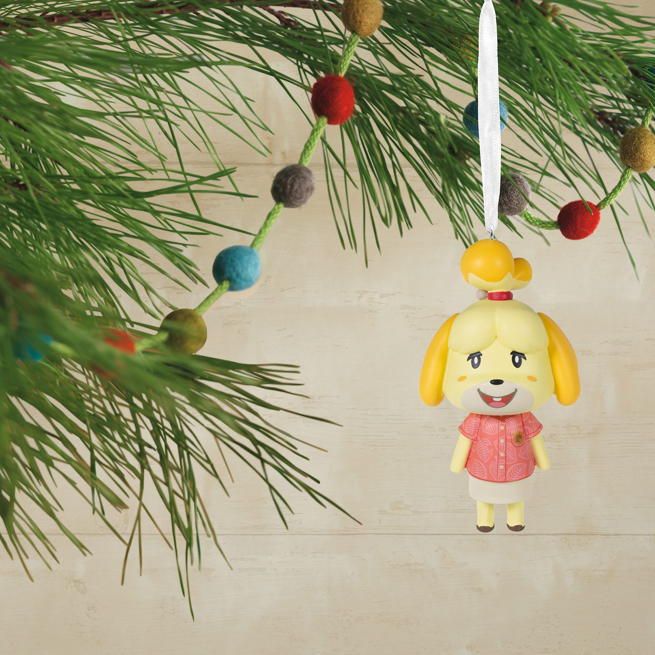 Hallmark Ornaments. "Animal Crossing Isabelle" Kids Christmas Tree Ornament.