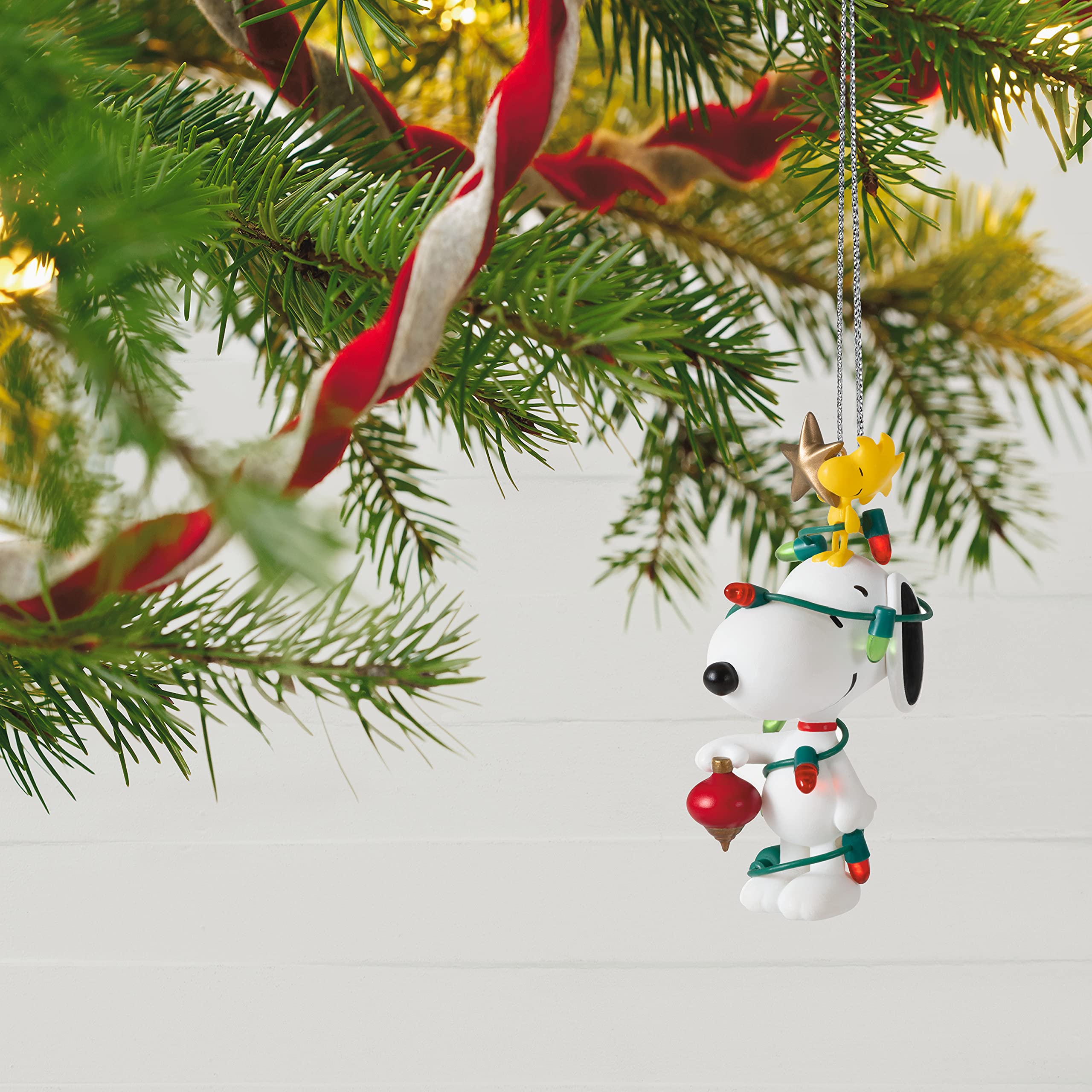 The Peanuts Gang Hallmark Keepsake Christmas Ornament