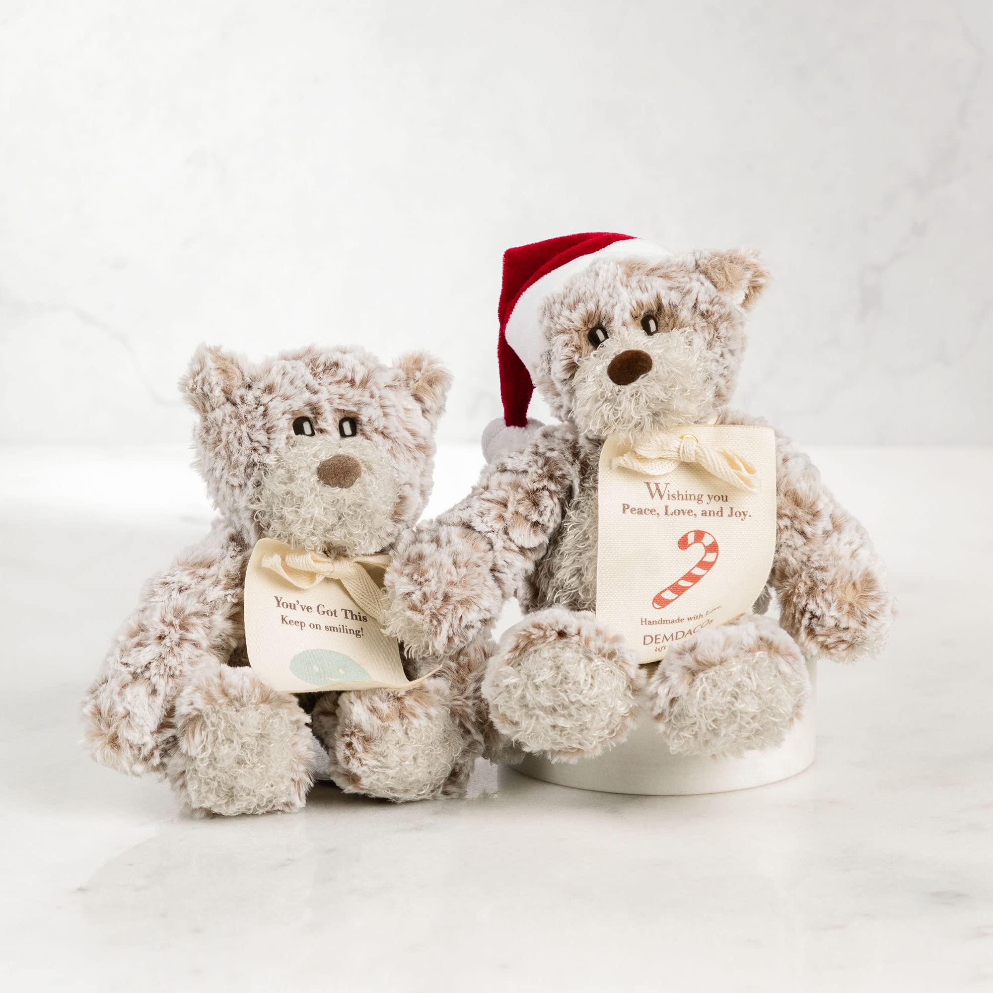 SMILING MINI GIVING BEAR