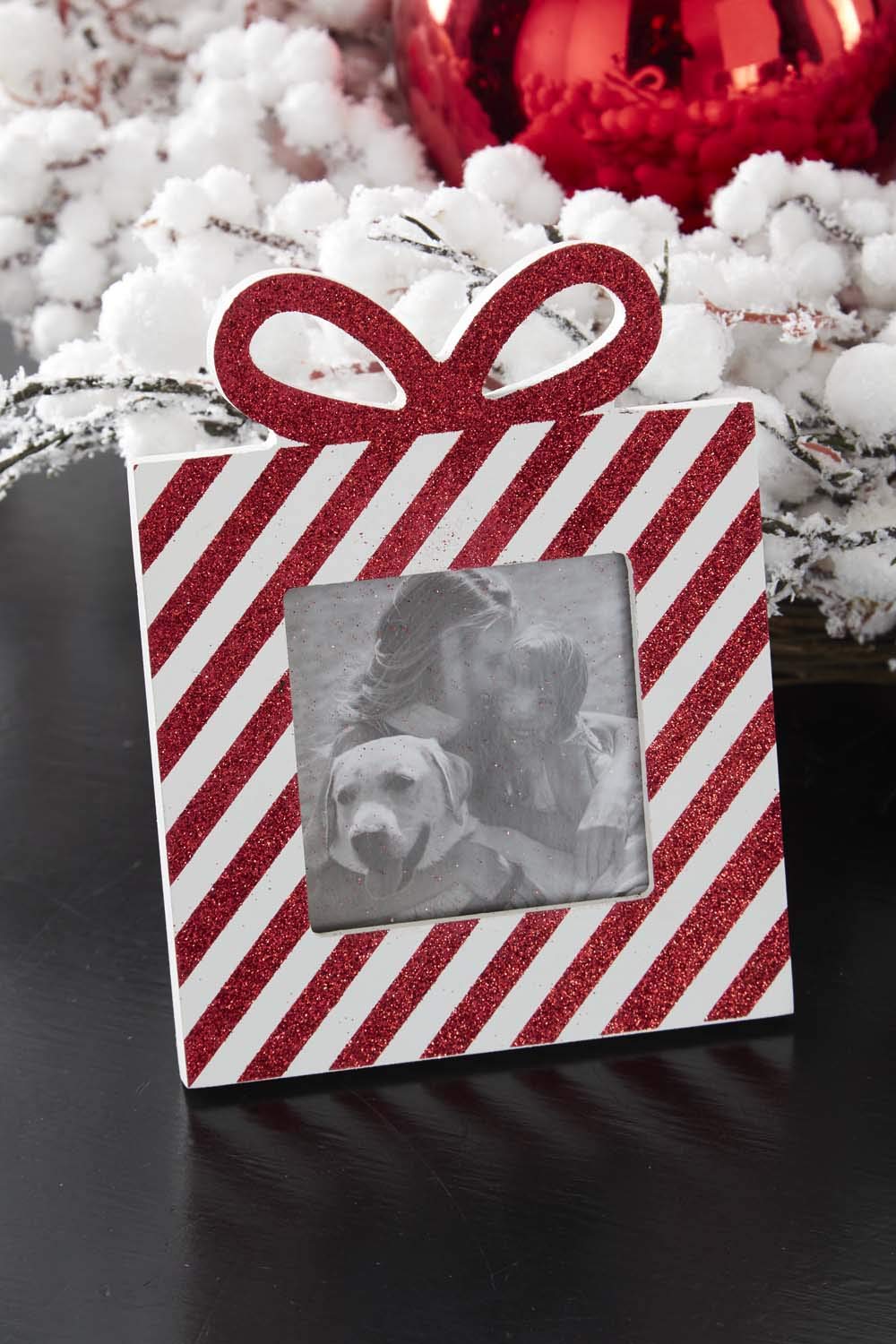 K&K Interiors Red Glitter Diamond Harlequin Gift Box Picture Frame