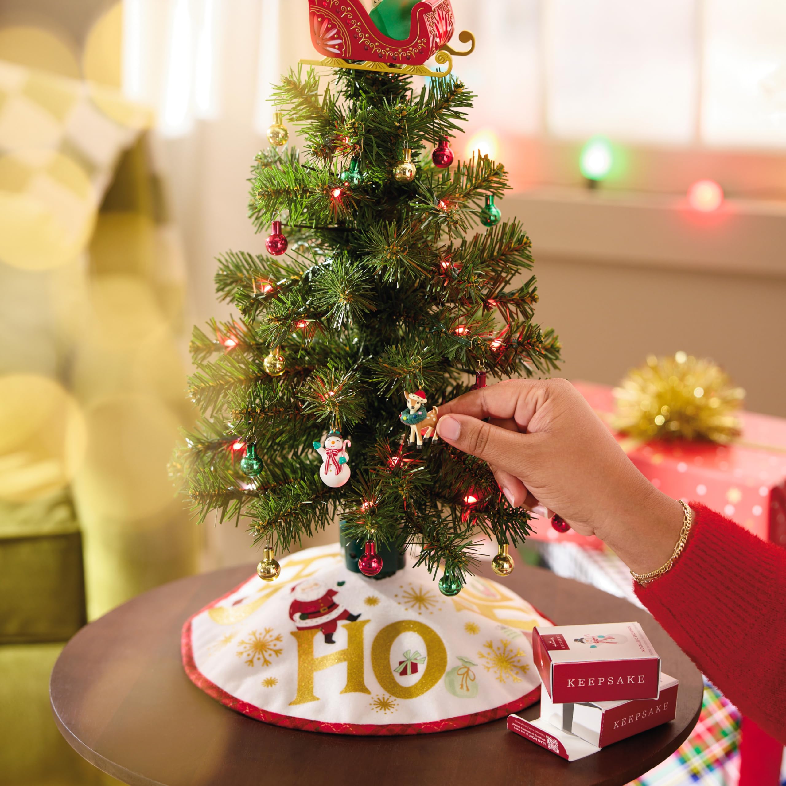Hallmark Keepsake Christmas Nostalgic Holiday Miniature Tree Skirt, 12"