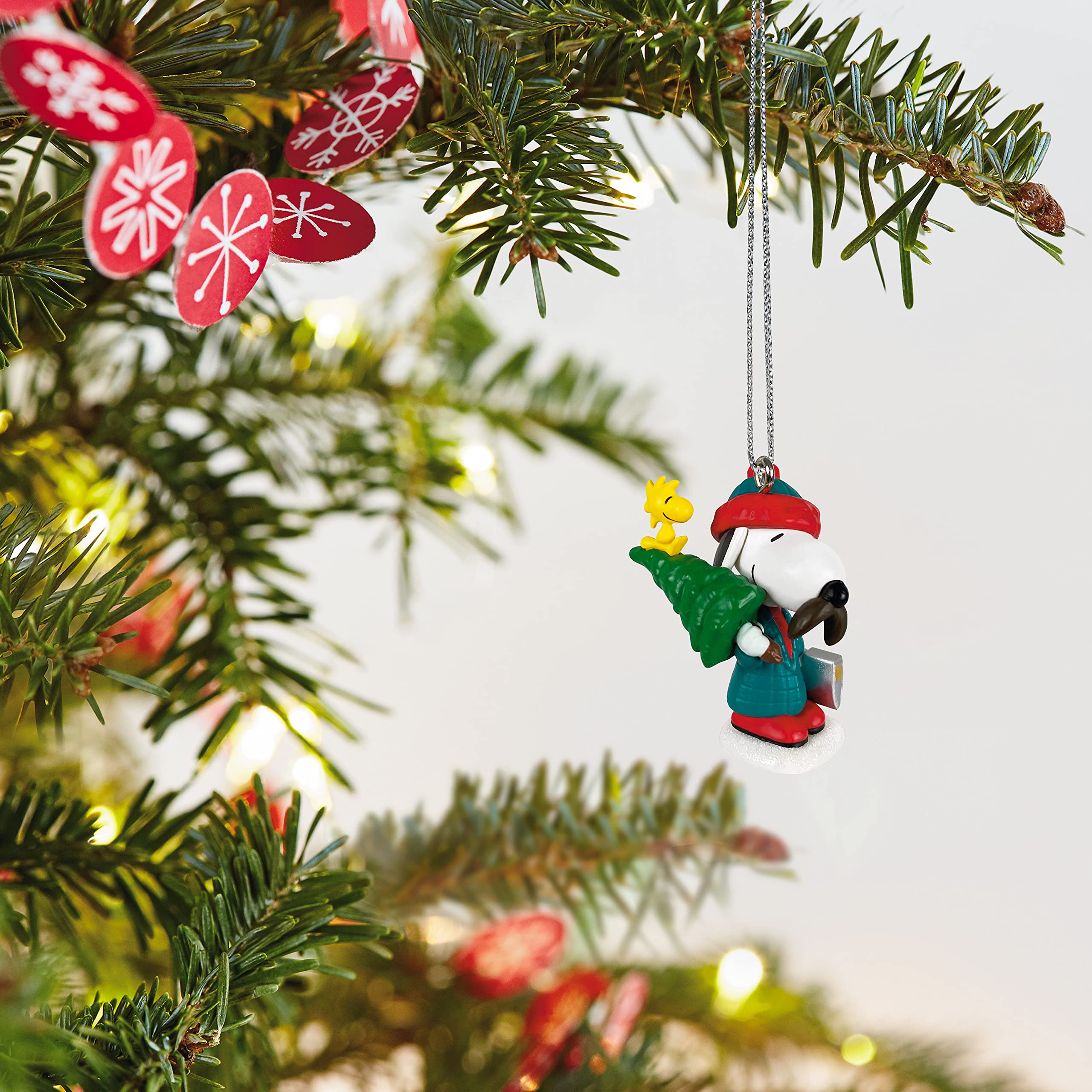 Hallmark Keepsake 1.26" Miniature Christmas Ornament 2021, Peanuts Winter Fun with Snoopy, Mini