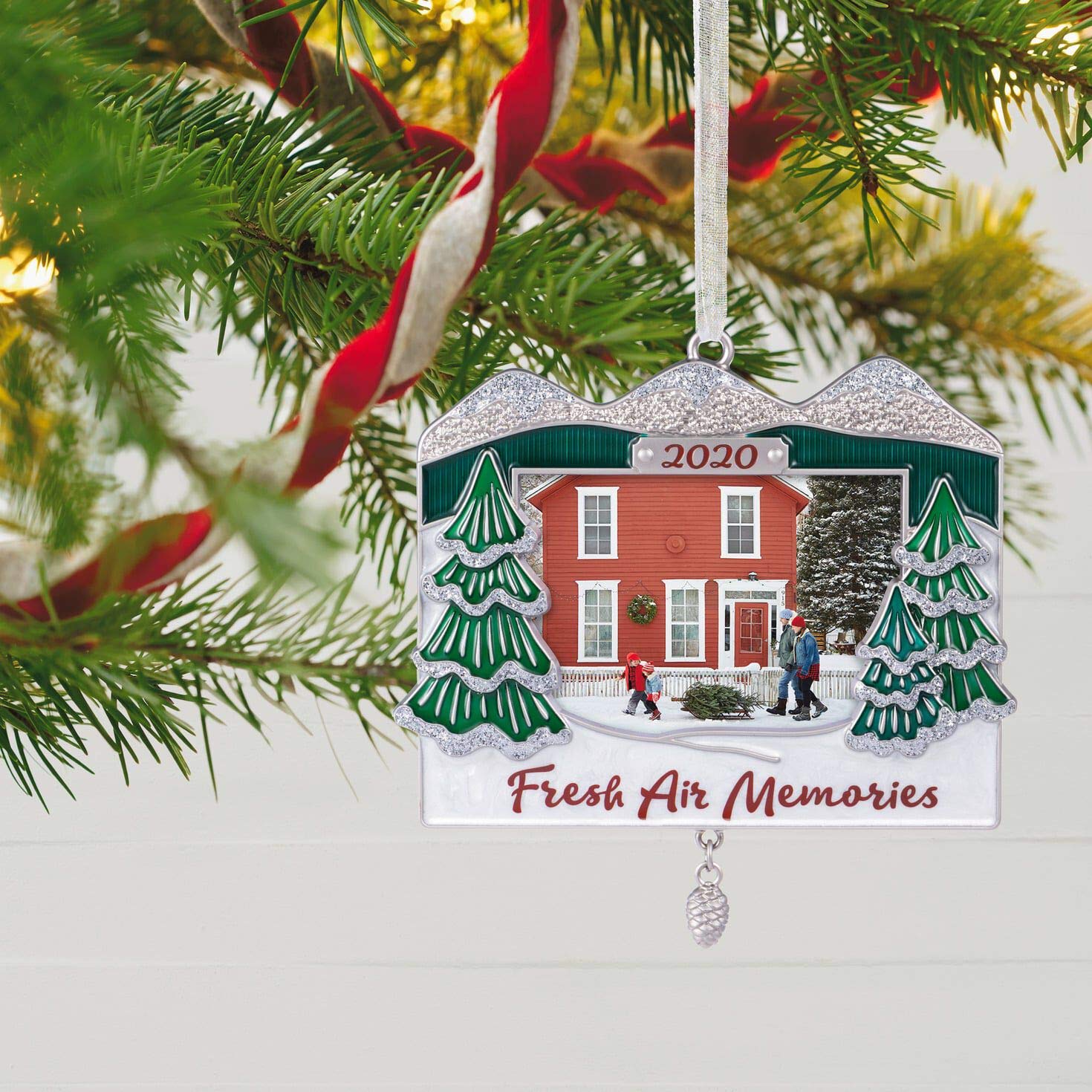 Hallmark Keepsake Ornament 2020 Year Dated Mountainous Memories Picture Frame