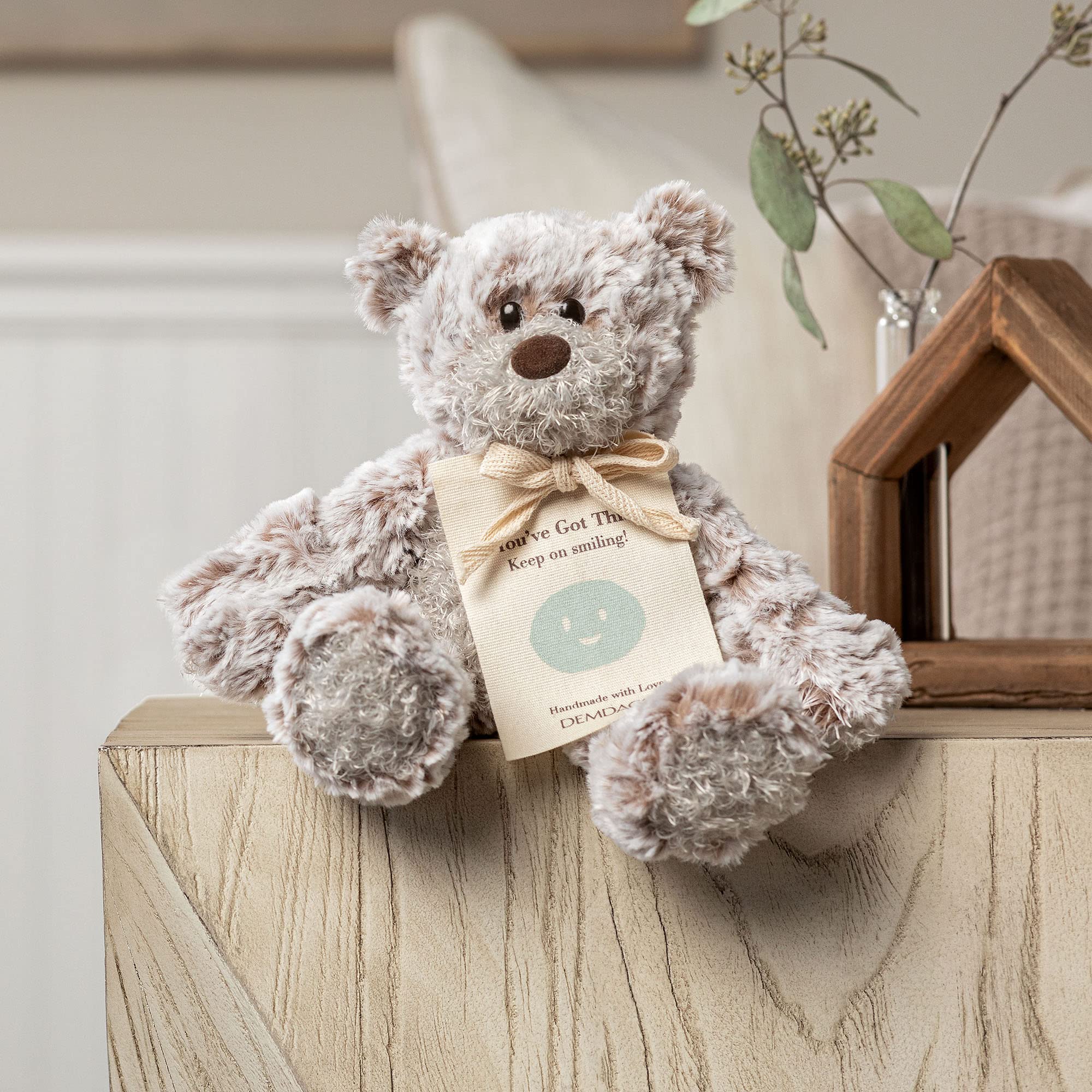 SMILING MINI GIVING BEAR
