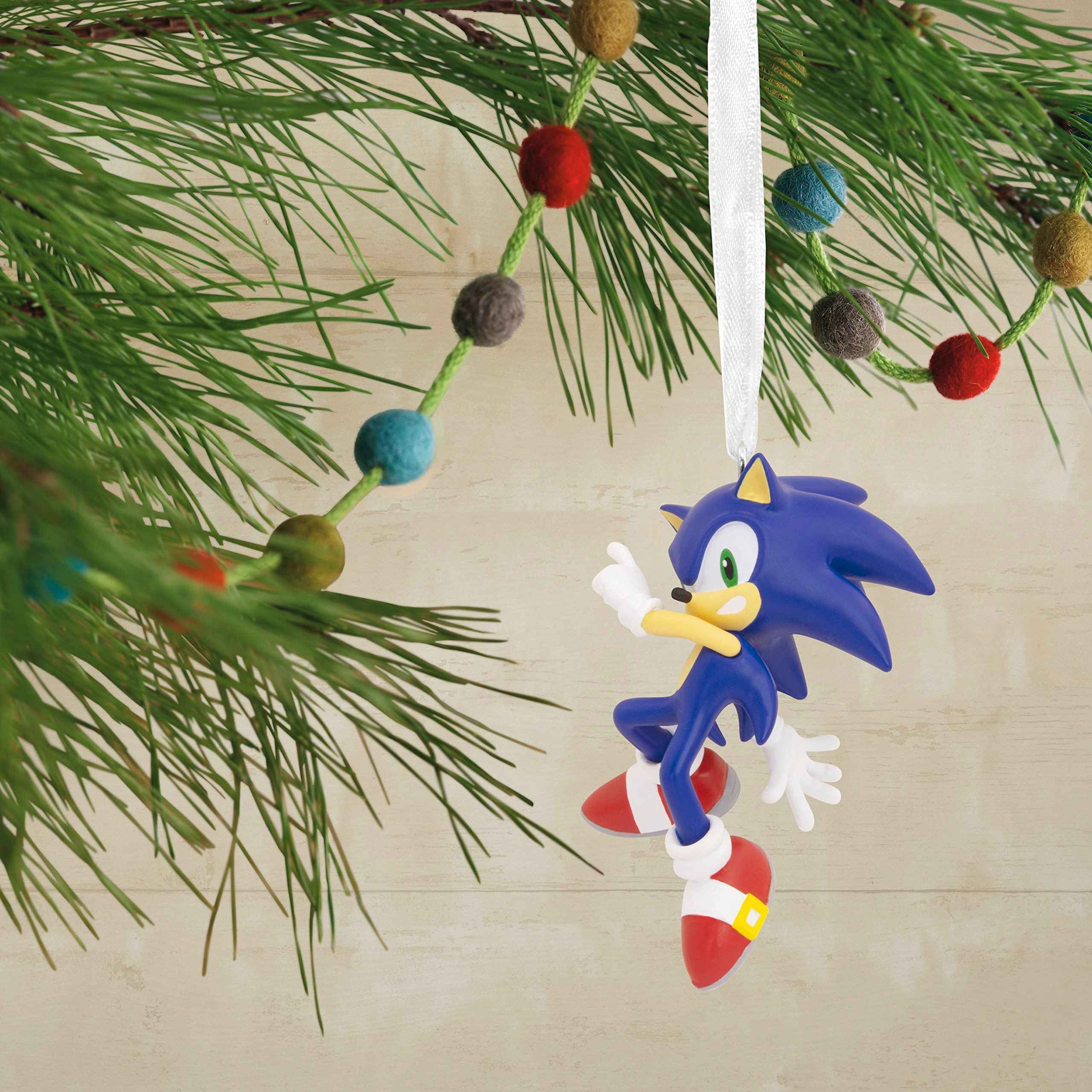 Hallmark "SONIC" The Hedgehog Action Pose Christmas Ornament