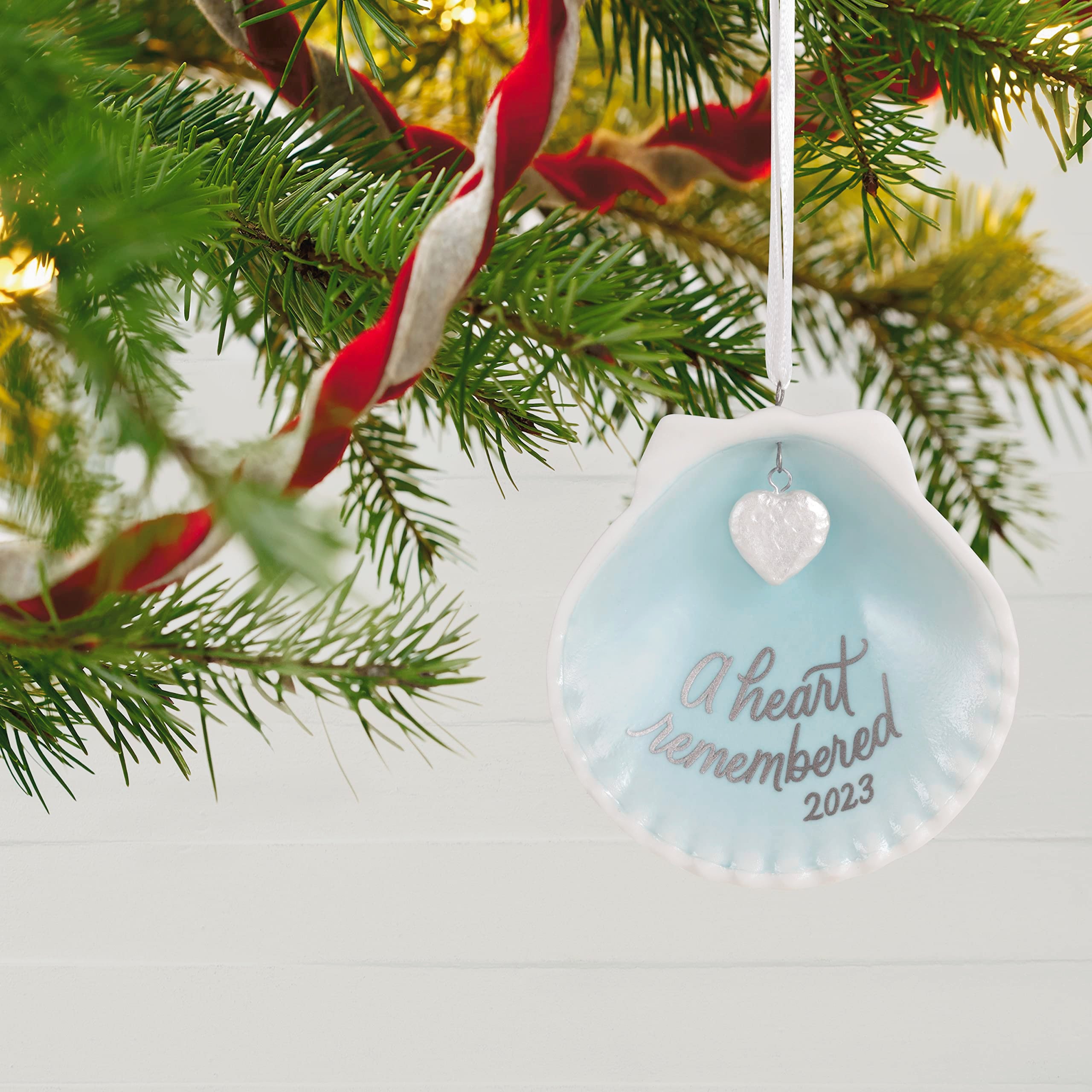 Hallmark Keepsake Christmas Ornament 2023, A Heart Remembered, Clam Shell Memorial Gift